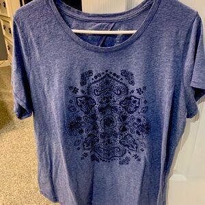 Woman’s short sleeve shirt